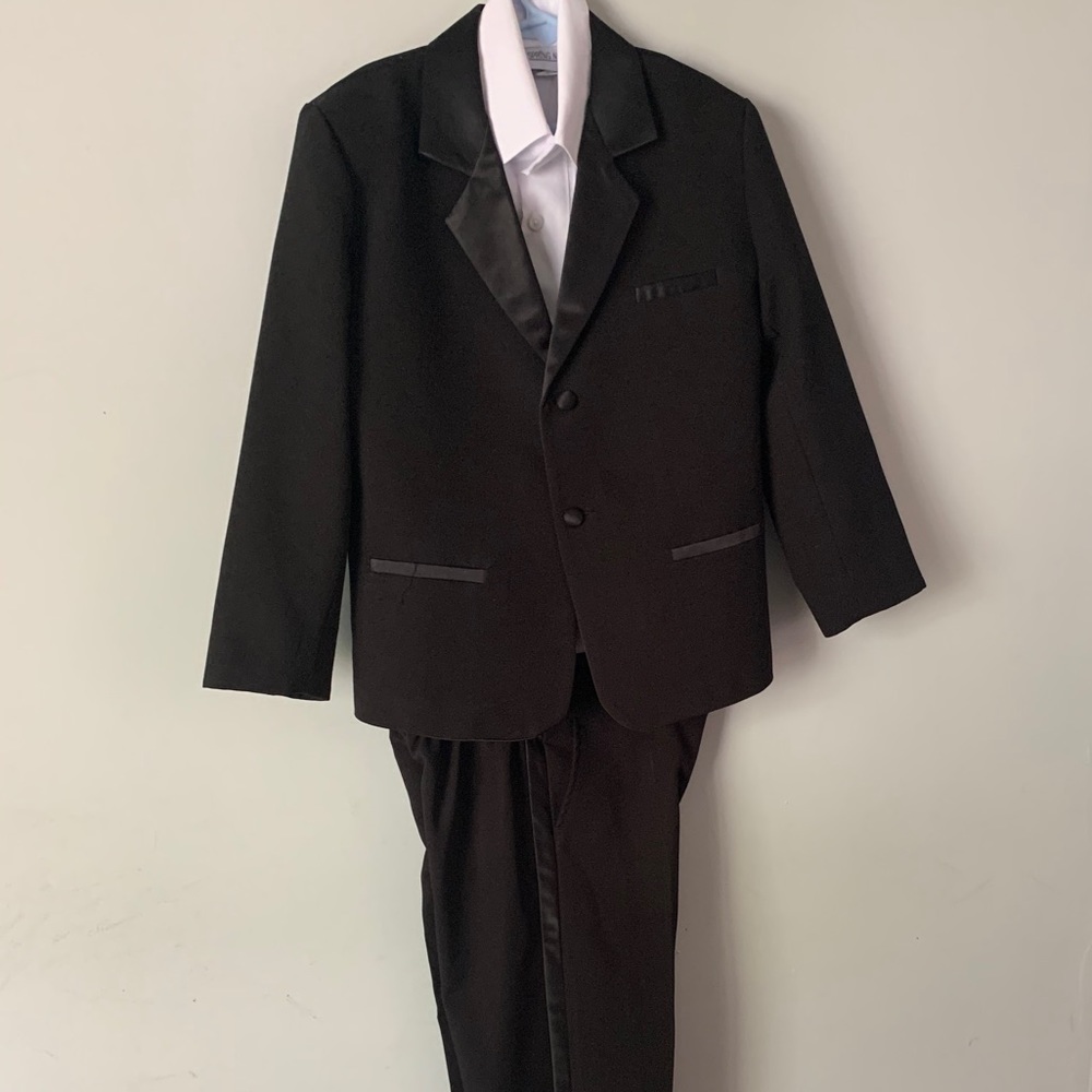 Spring Notion Tuxedo - Picture 6 of 8